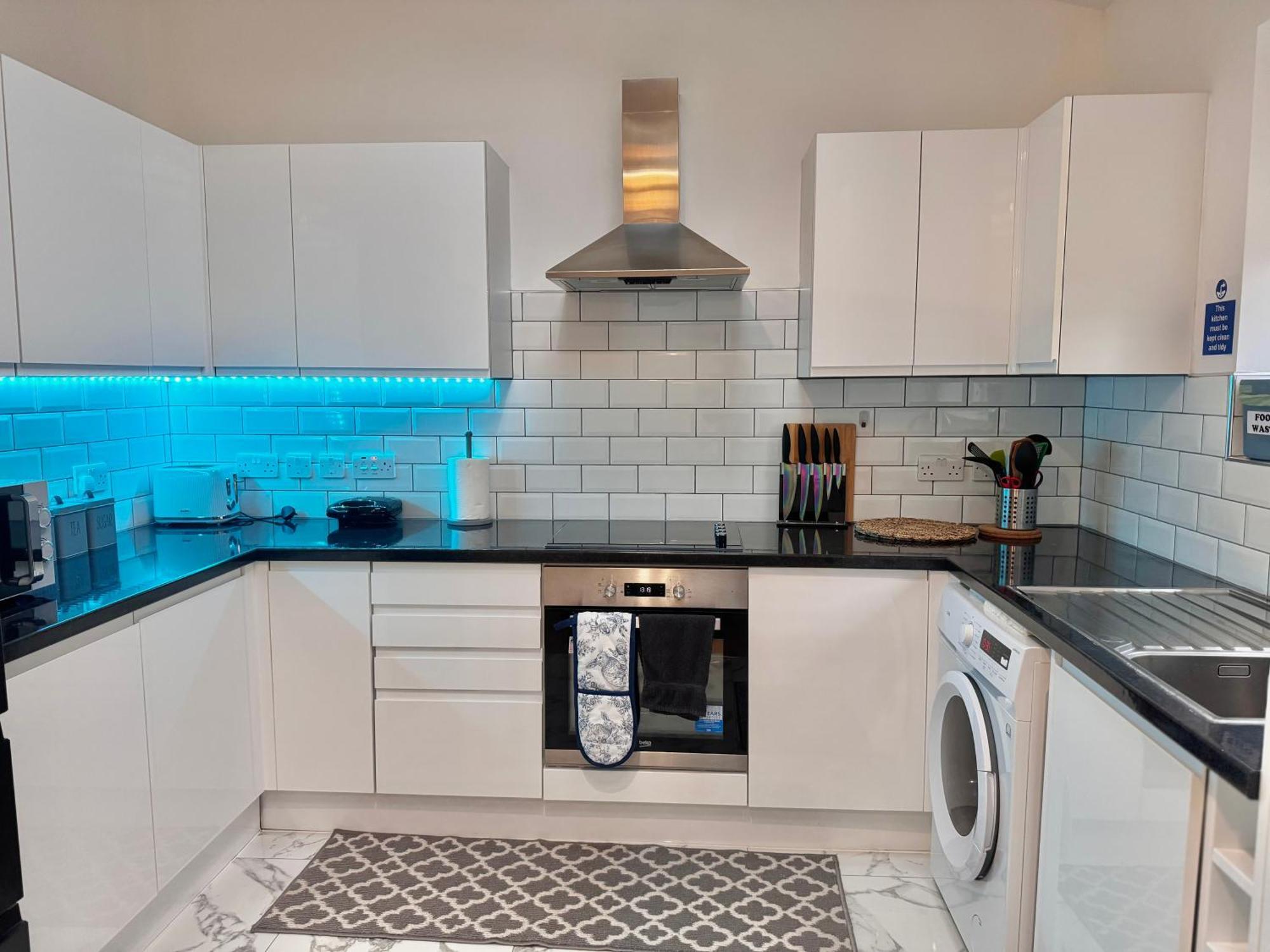 Modern 1-Bed Apt 30Min To Central London & Parking Екстер'єр фото