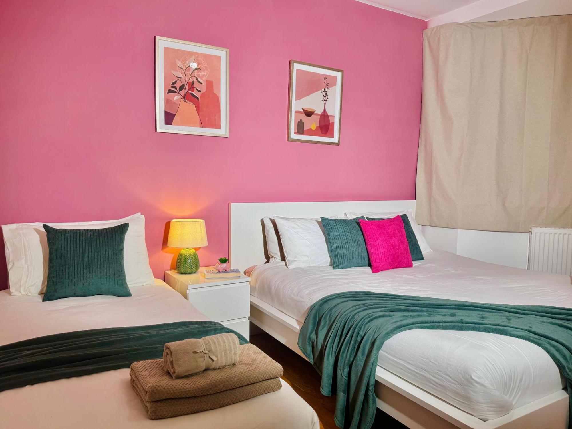 Modern 1-Bed Apt 30Min To Central London & Parking Екстер'єр фото