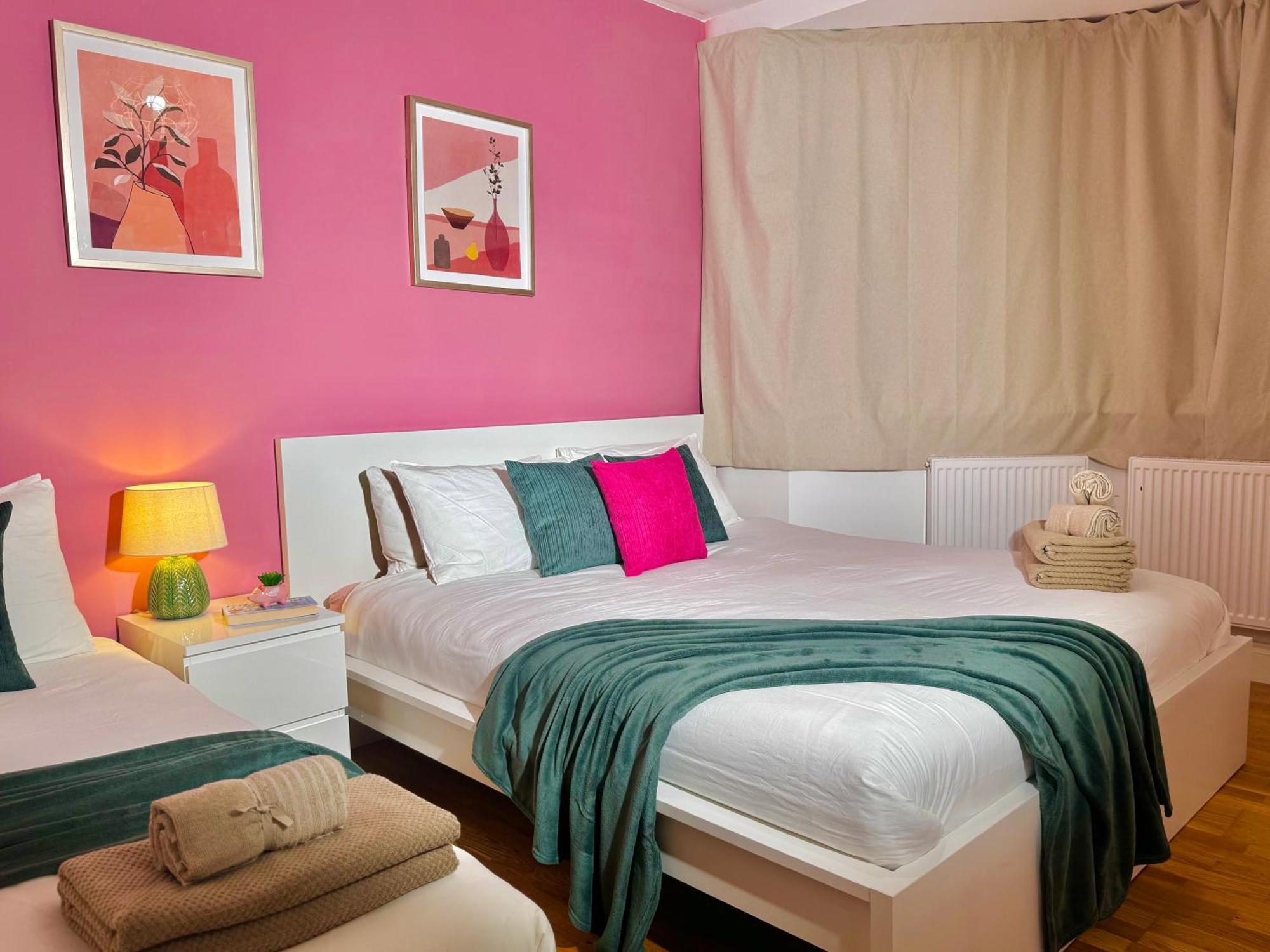 Modern 1-Bed Apt 30Min To Central London & Parking Екстер'єр фото