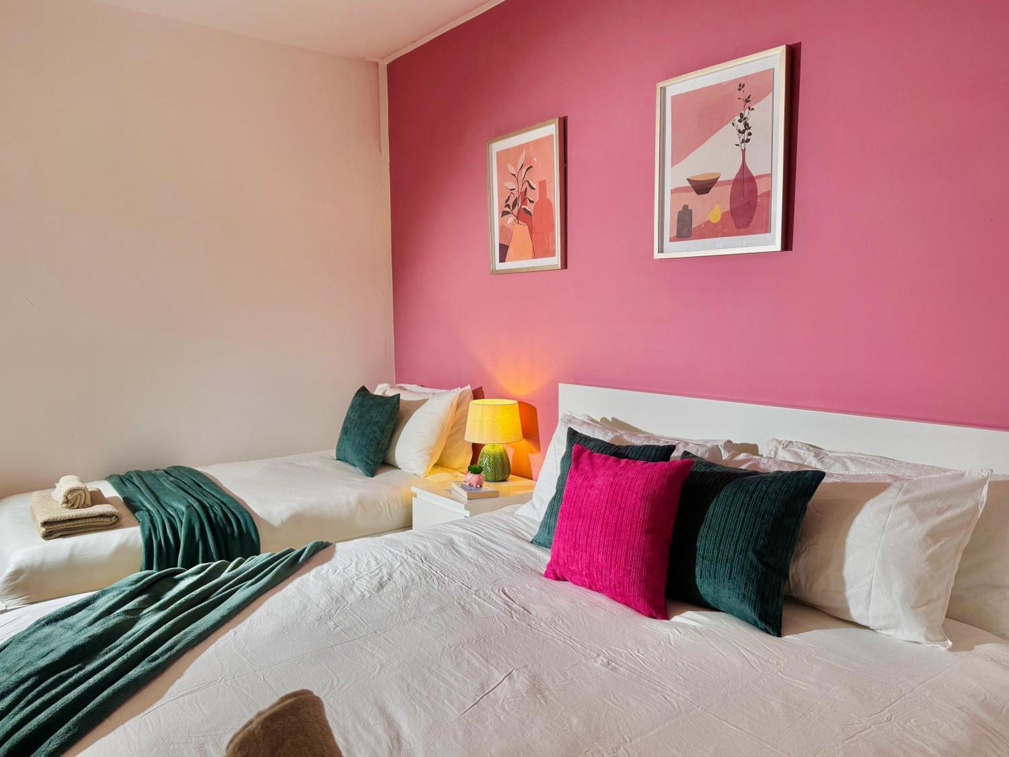 Modern 1-Bed Apt 30Min To Central London & Parking Екстер'єр фото