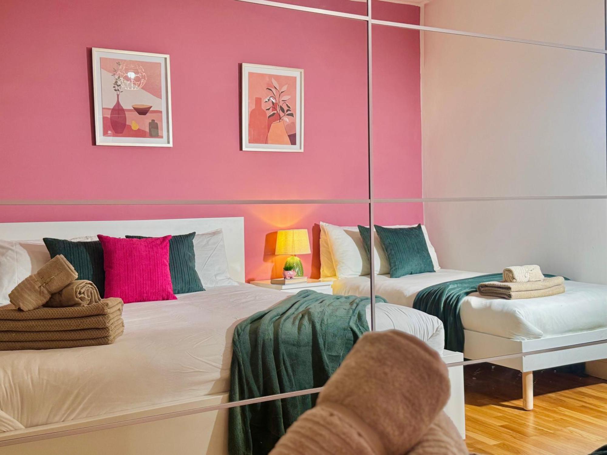 Modern 1-Bed Apt 30Min To Central London & Parking Екстер'єр фото