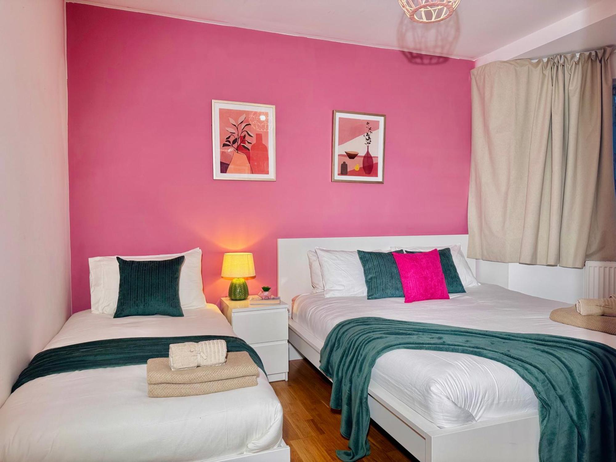 Modern 1-Bed Apt 30Min To Central London & Parking Екстер'єр фото