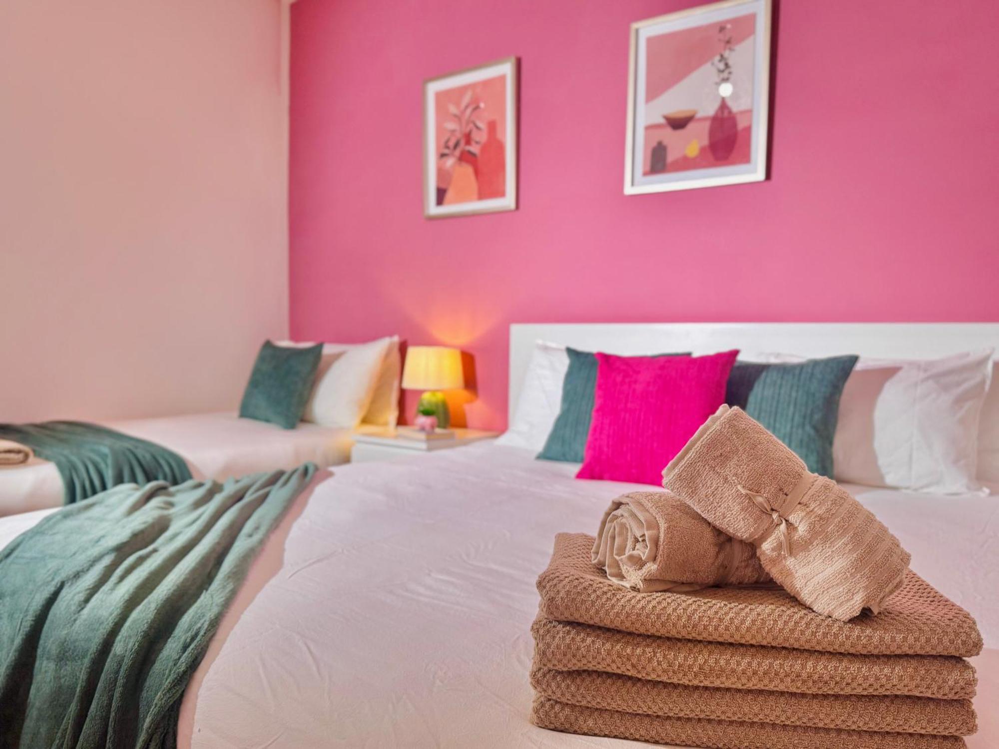 Modern 1-Bed Apt 30Min To Central London & Parking Екстер'єр фото
