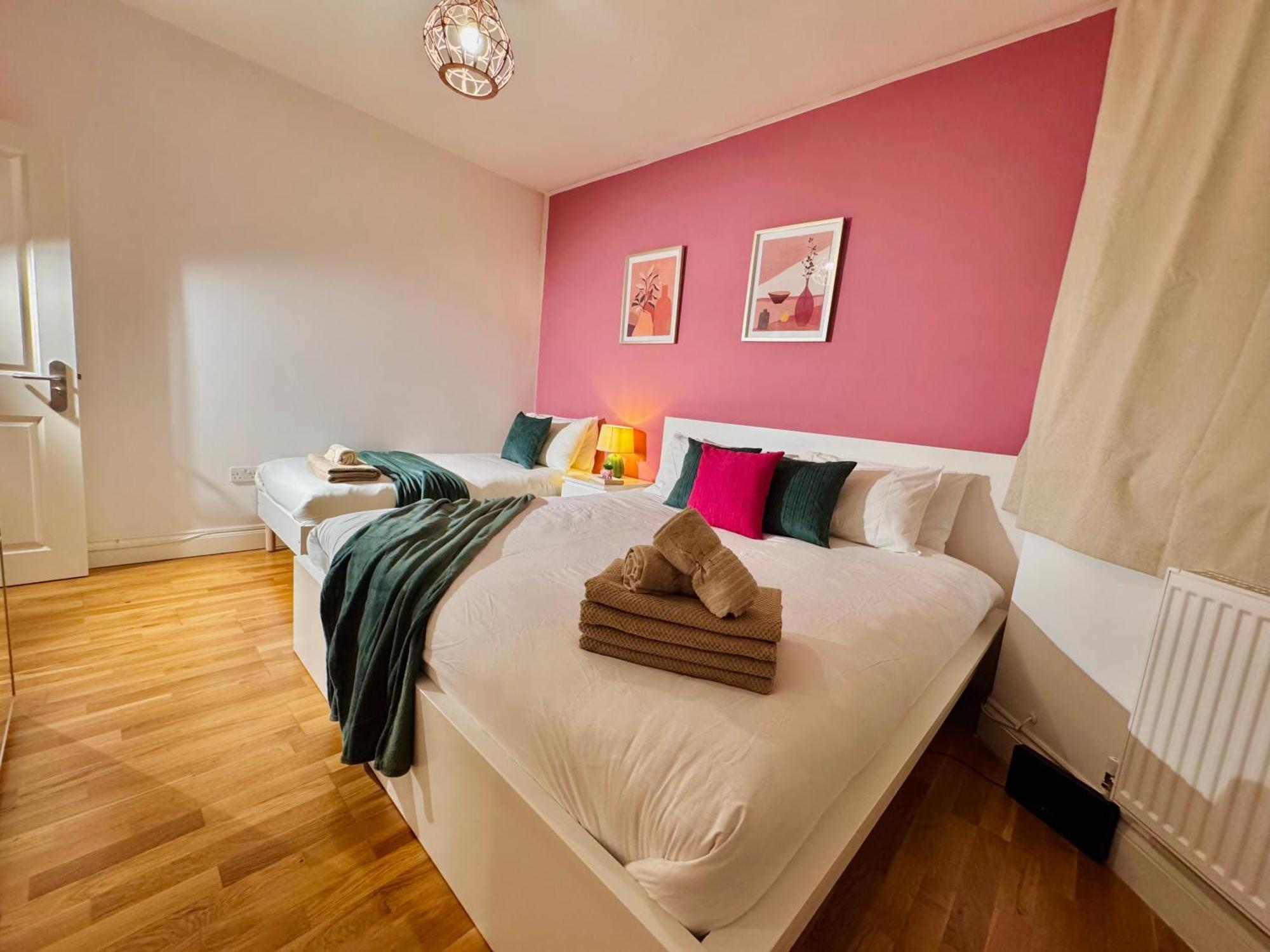 Modern 1-Bed Apt 30Min To Central London & Parking Екстер'єр фото