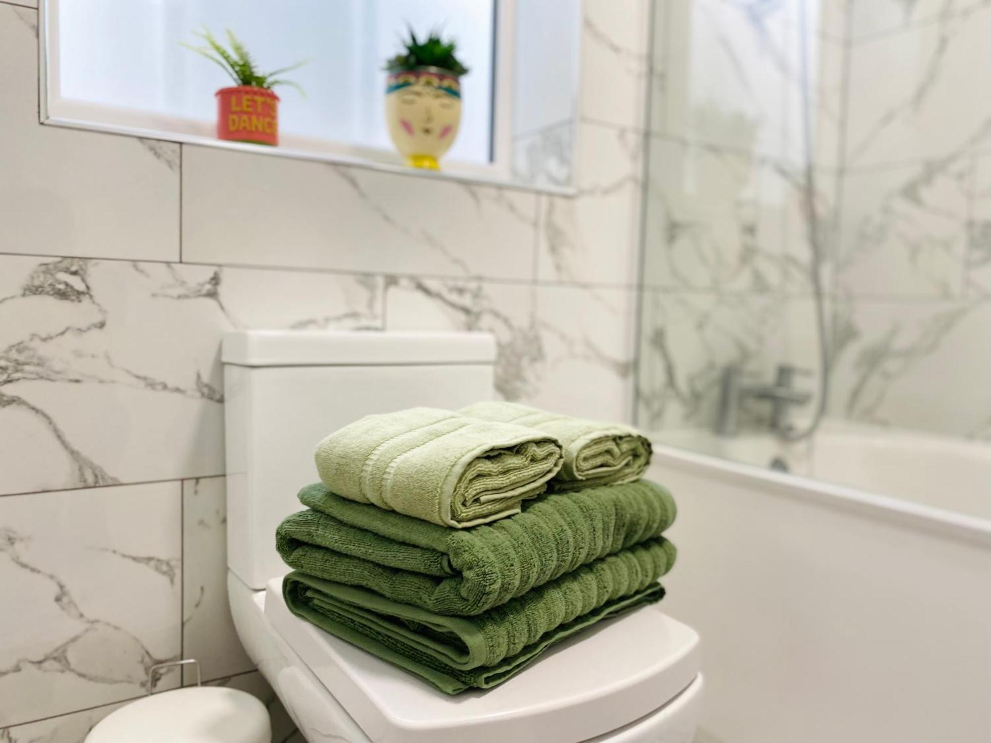 Modern 1-Bed Apt 30Min To Central London & Parking Екстер'єр фото
