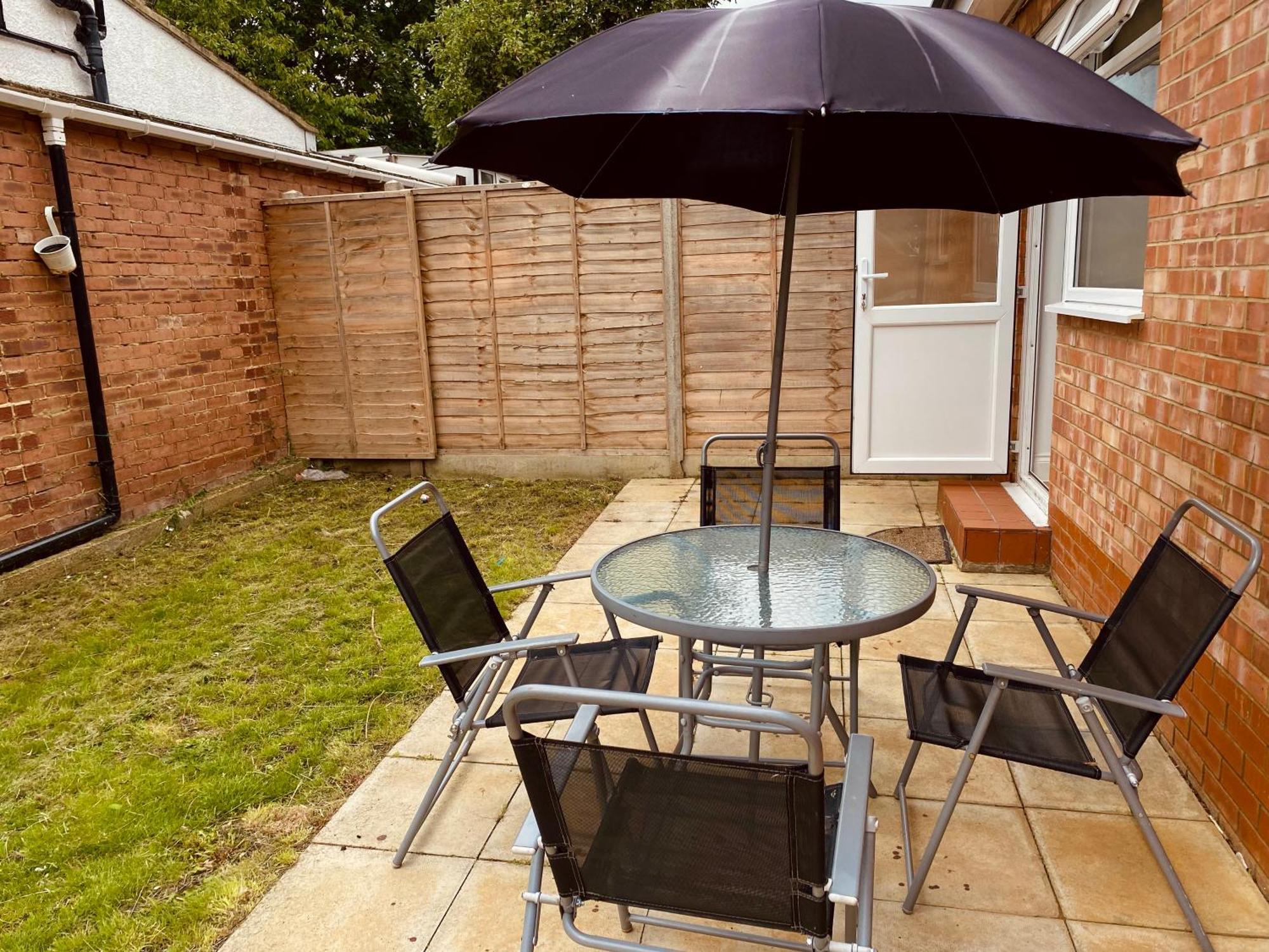 Modern 1-Bed Apt 30Min To Central London & Parking Екстер'єр фото