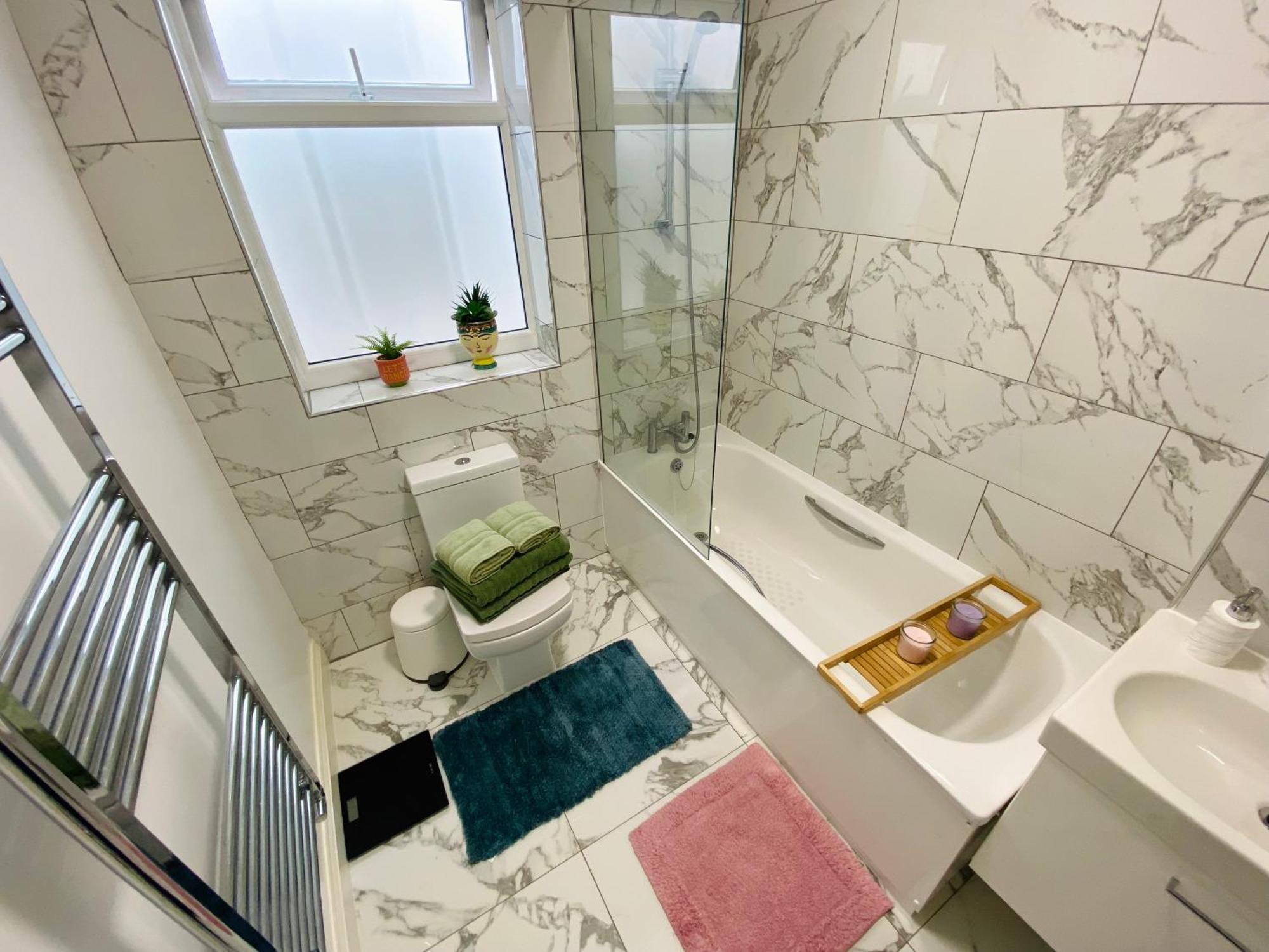 Modern 1-Bed Apt 30Min To Central London & Parking Екстер'єр фото