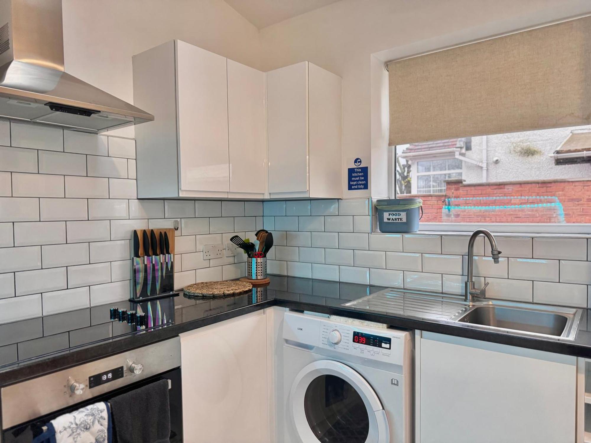 Modern 1-Bed Apt 30Min To Central London & Parking Екстер'єр фото