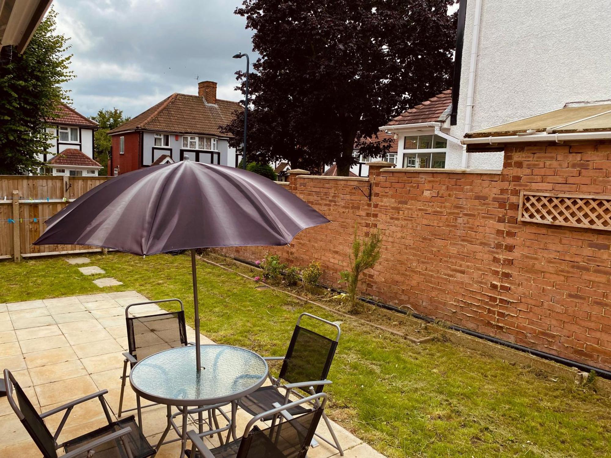 Modern 1-Bed Apt 30Min To Central London & Parking Екстер'єр фото